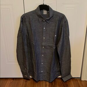 Men's Gray Button-Up Shirt
